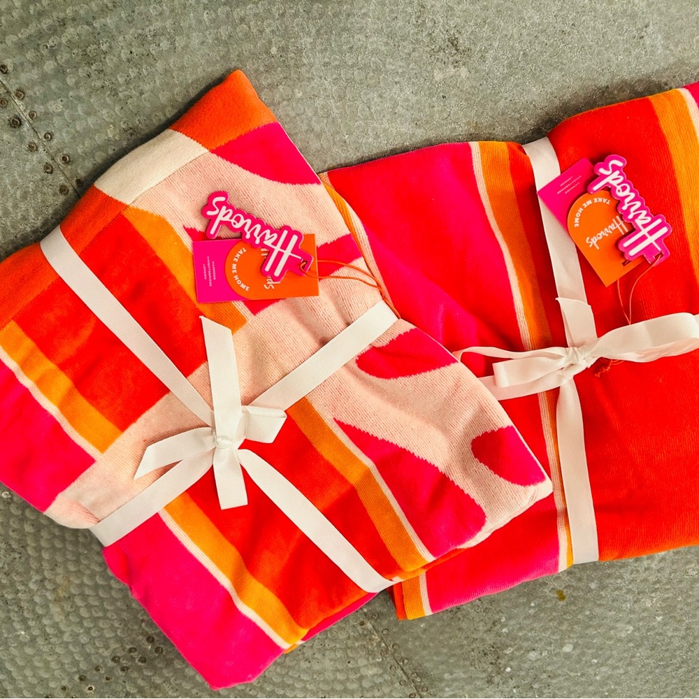 NWT Harrods Pink and Orange Striped beach and bath Towels with Harrods bag